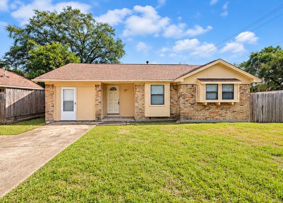 Property photo for 4504 Hemlock Drive, Baytown, TX