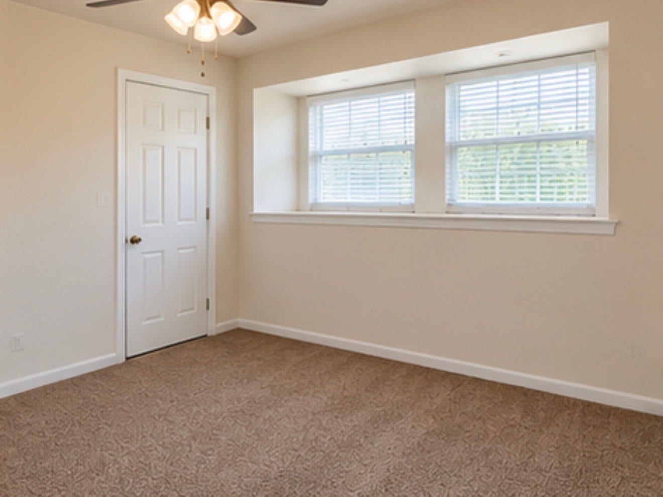 4504 Hemlock Drive, Baytown, TX 77521 4504 Hemlock Drive, Baytown, TX 77521