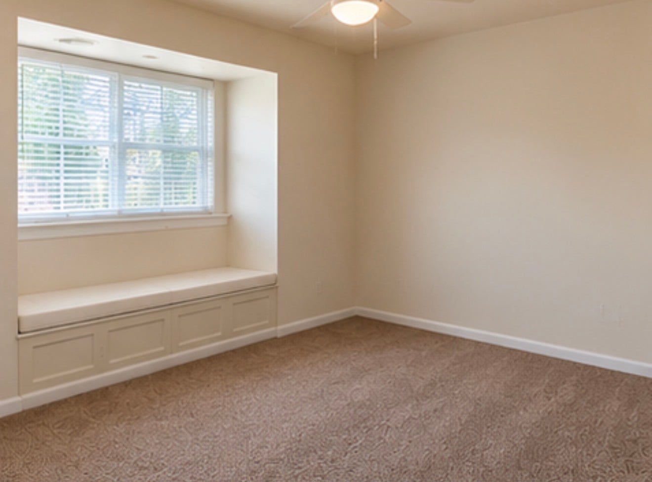 4504 Hemlock Drive, Baytown, TX 77521 4504 Hemlock Drive, Baytown, TX 77521