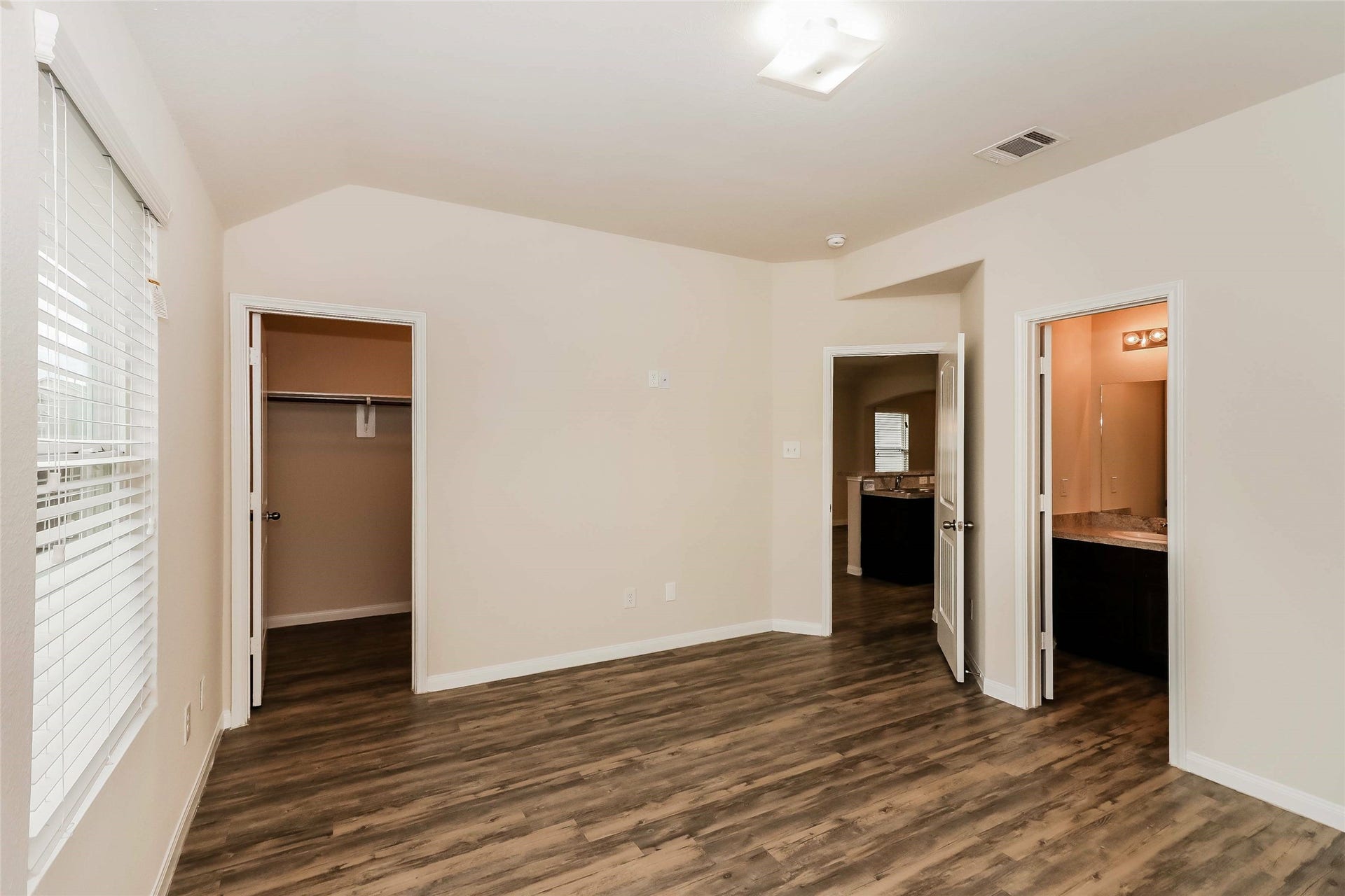 18906 Brescia Lane, Katy, TX 77449 Photos may be representative of the floor plan and not the exact home. Finishes, layout, and features of the actual property for lease may vary.