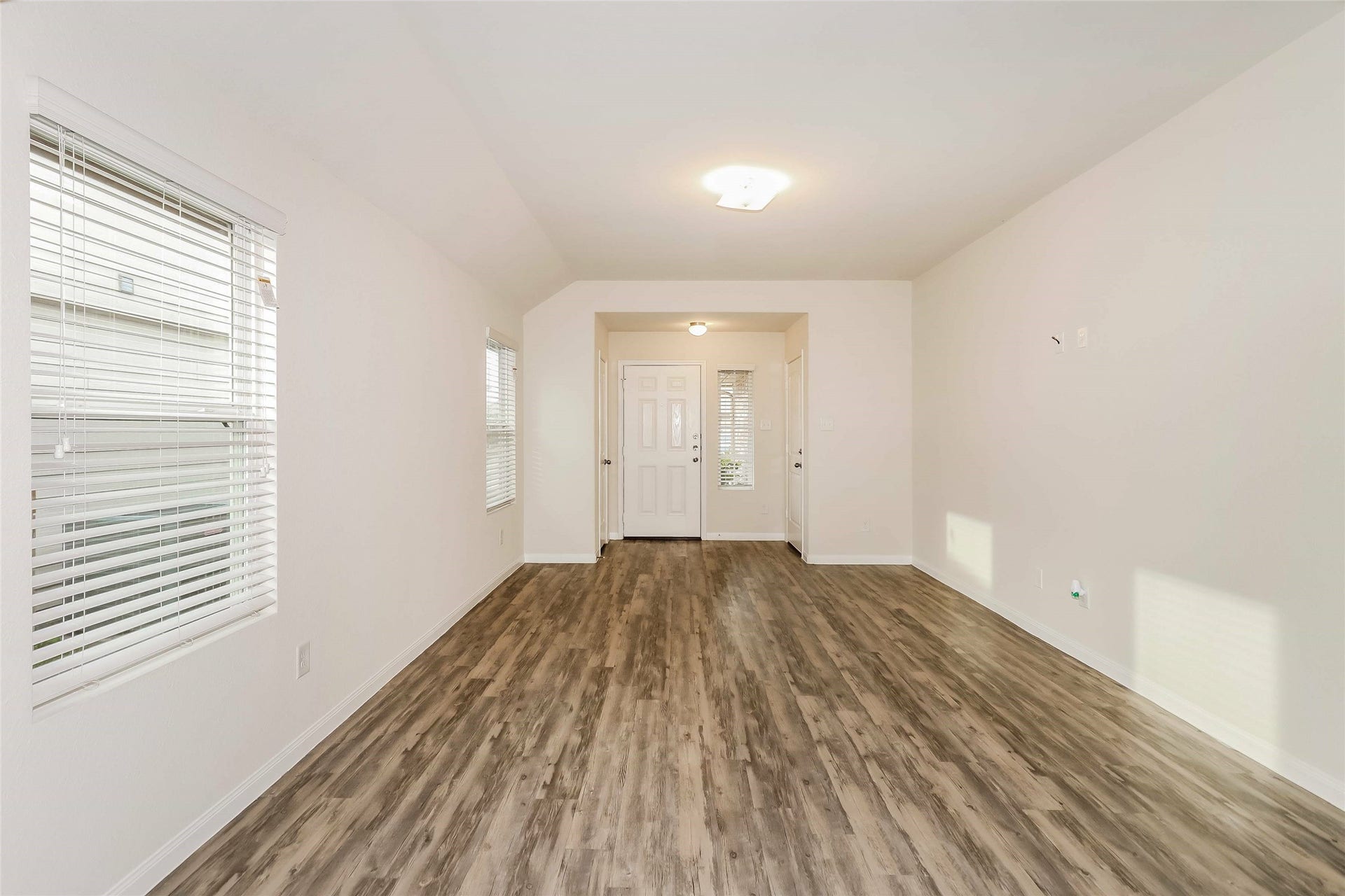 18906 Brescia Lane, Katy, TX 77449 Photos may be representative of the floor plan and not the exact home. Finishes, layout, and features of the actual property for lease may vary.