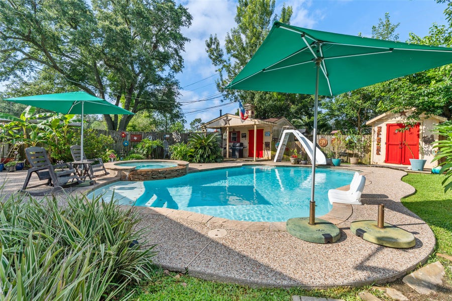 Property photo for 609 David Avenue, League City, TX