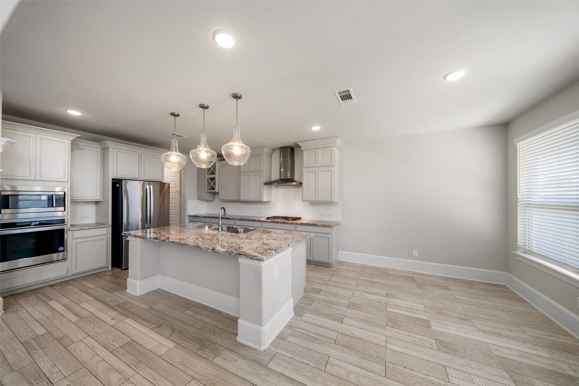 27106 Spanish Wind Court, Magnolia, TX 77354 This kitchen is open to the living room and offers a breakfast bar and breakfast room.