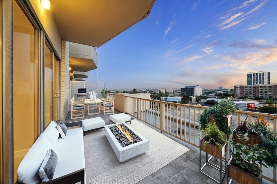 Property photo for 2016 Main Street, #622, Houston, TX