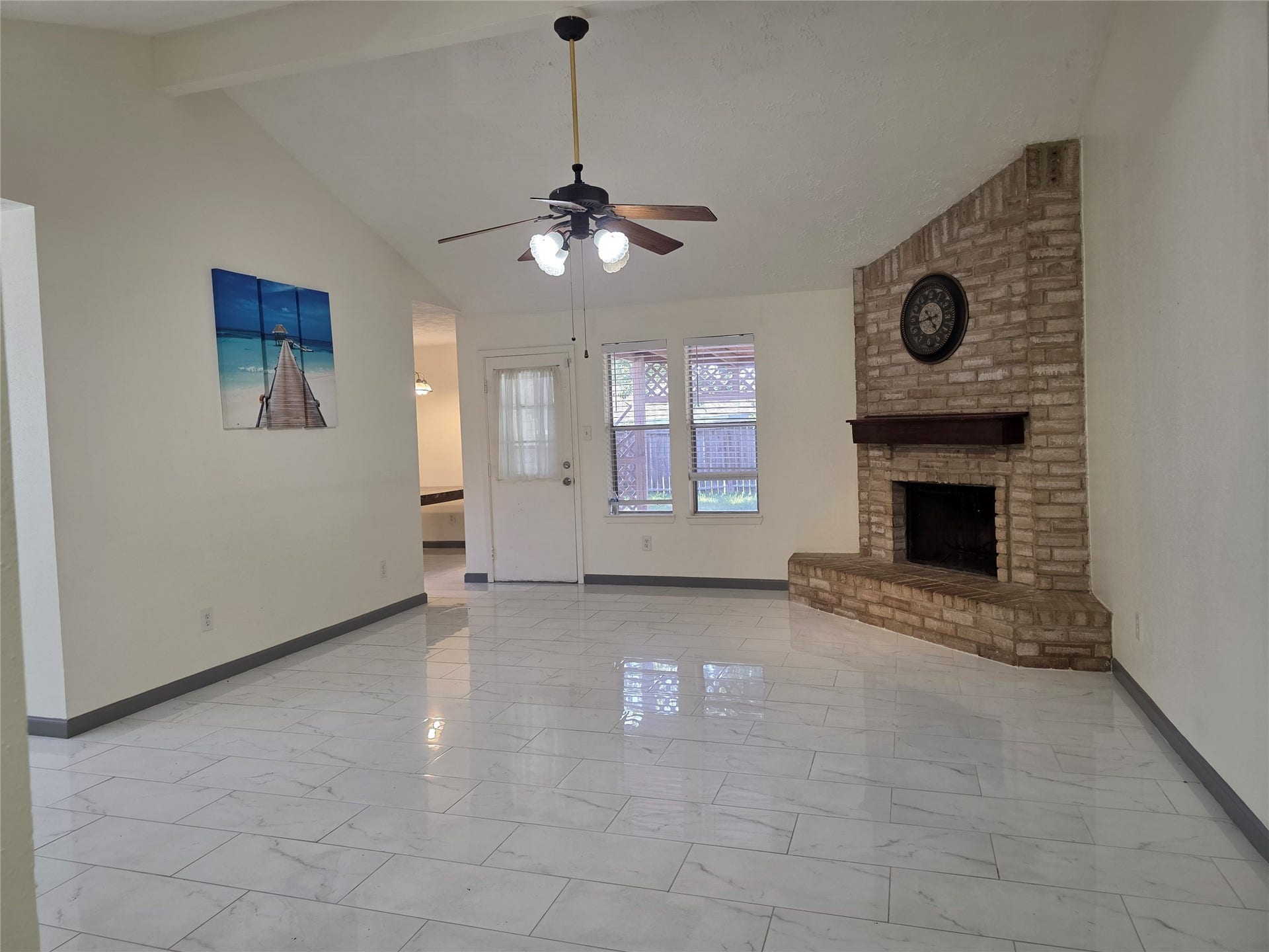 16722 Ribbonridge Drive, Sugar Land, TX 77498 Spaces living area