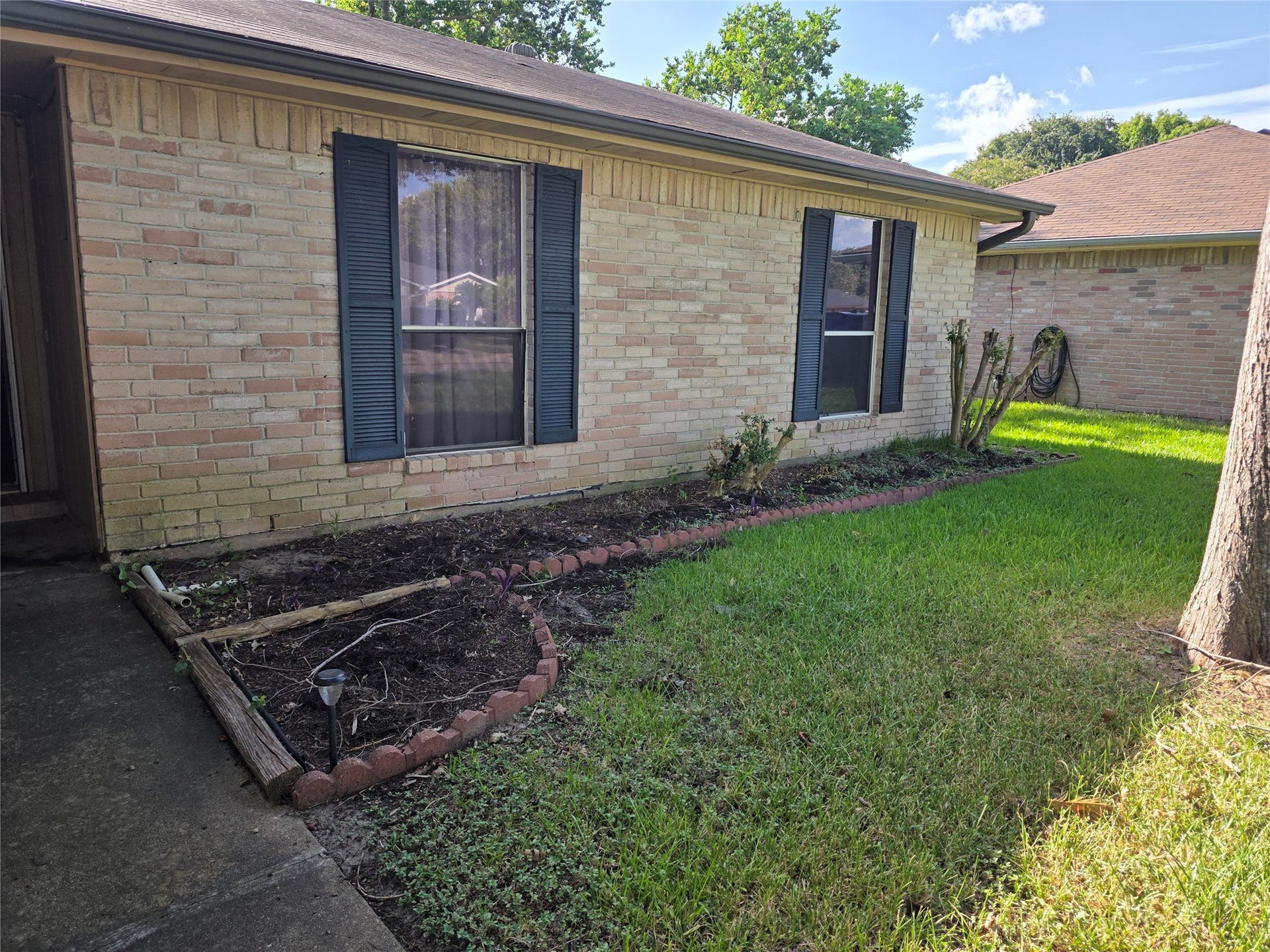 16722 Ribbonridge Drive, Sugar Land, TX 77498 Your designed landscape
