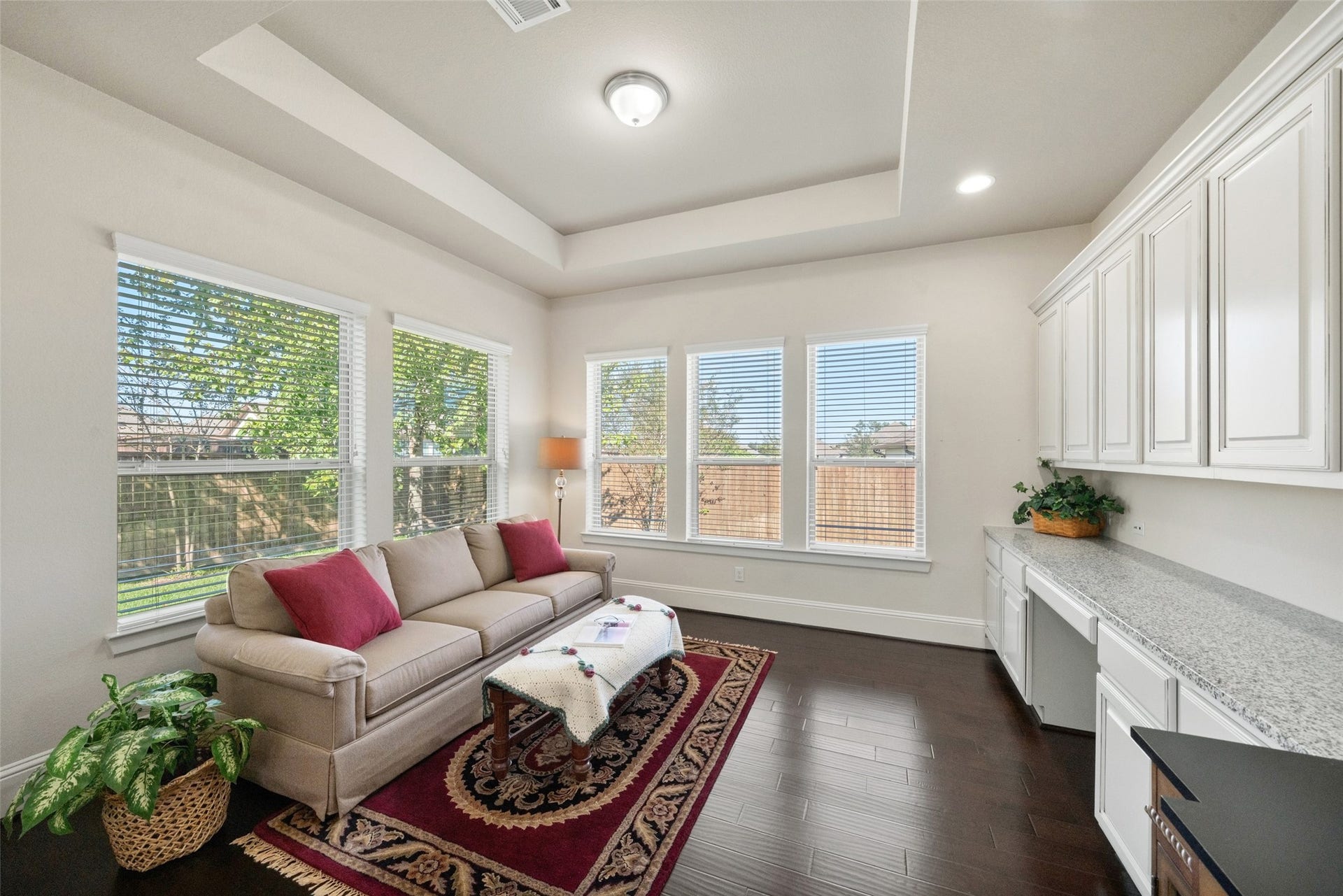 12606 Whitney Court, Magnolia, TX 77354 Just off the breakfast room, this light-filled sunroom offers flexibility as a second home office, homeschool room, art studio, playroom or sitting room.