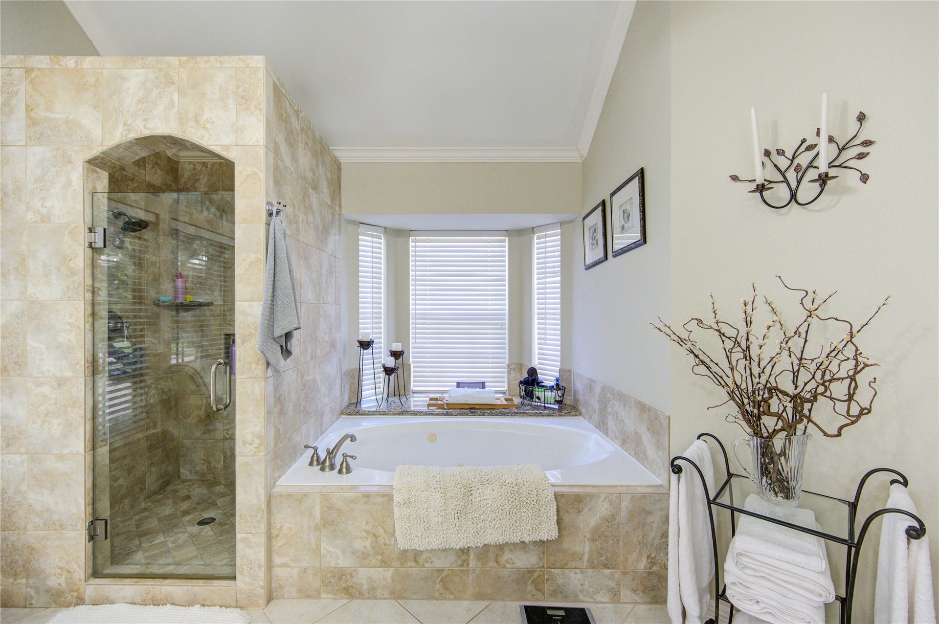4914 Hillswick Drive, Sugar Land, TX 77479 Gorgeous remodeled shower & garden tub.
