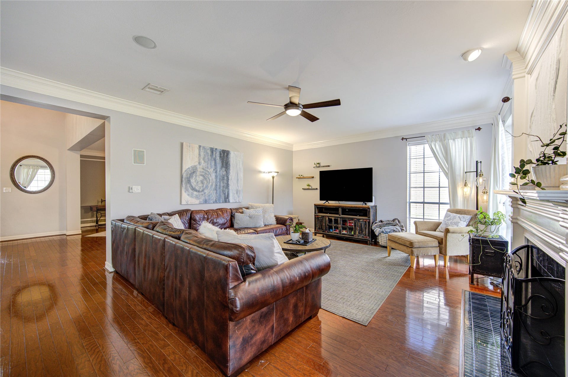 4914 Hillswick Drive, Sugar Land, TX 77479 Spacious family with cozy fireplace.