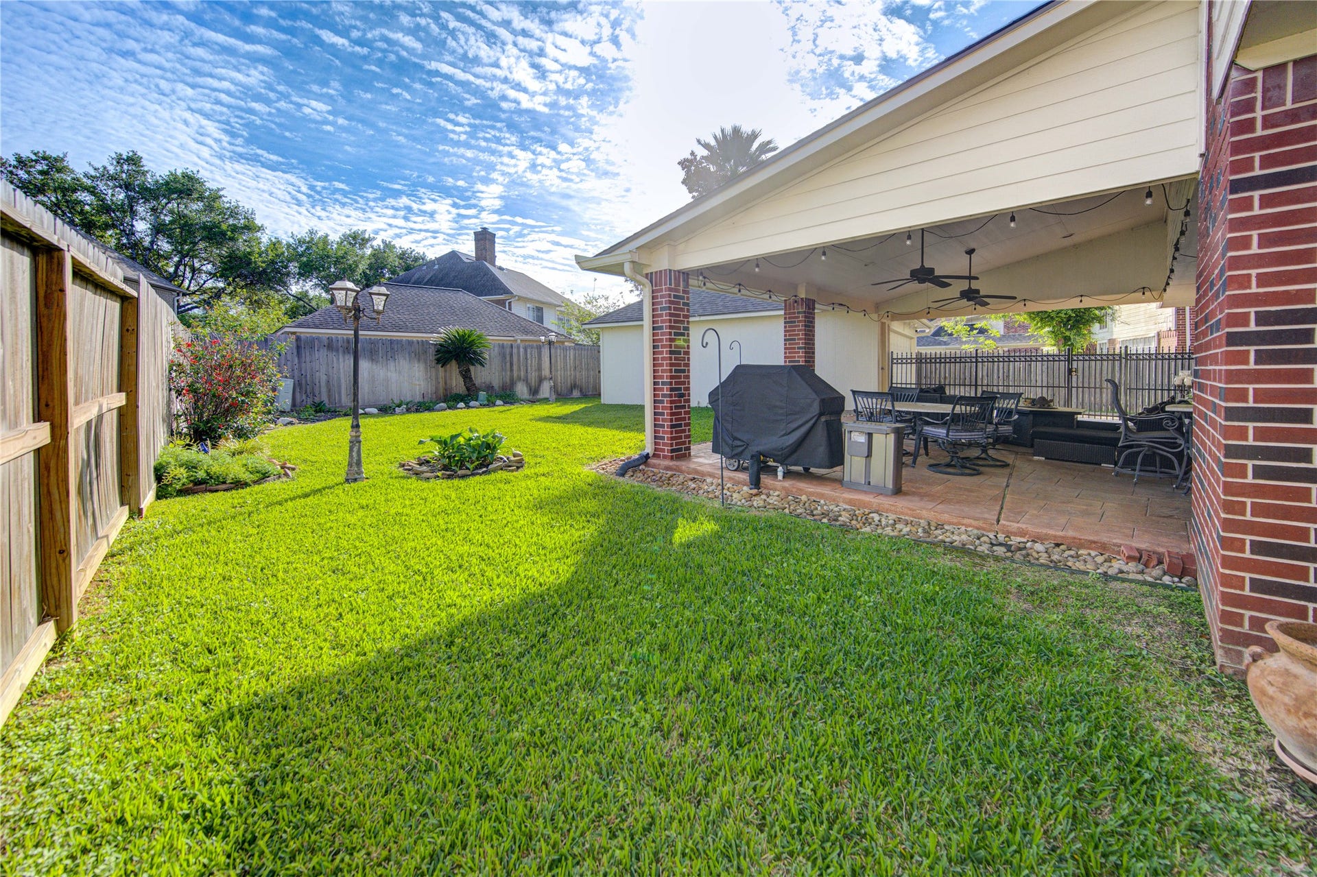 4914 Hillswick Drive, Sugar Land, TX 77479 Big 9,026 sq ft lot!