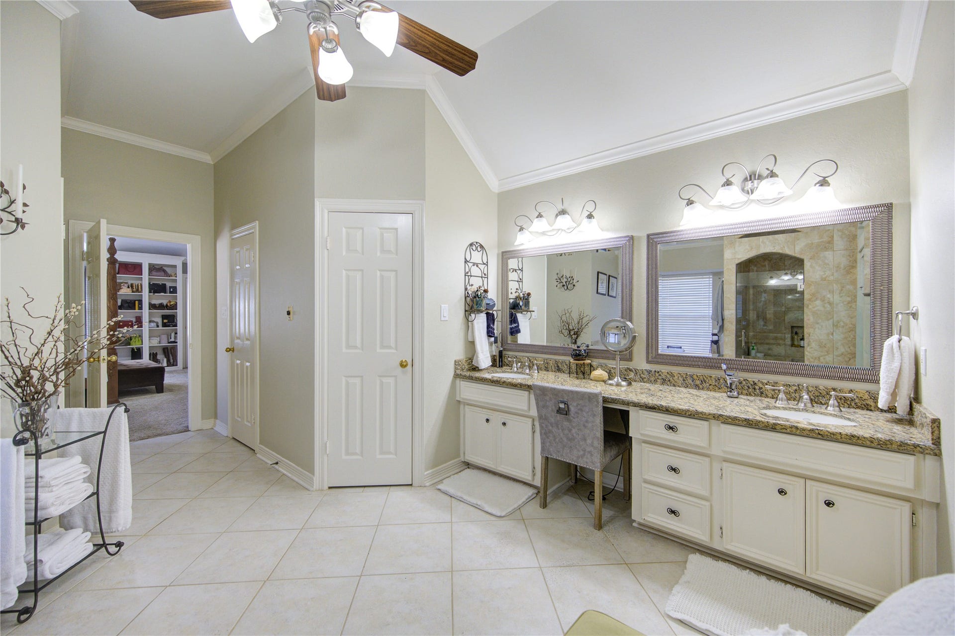 4914 Hillswick Drive, Sugar Land, TX 77479 Immaculate bathroom with dual closets.