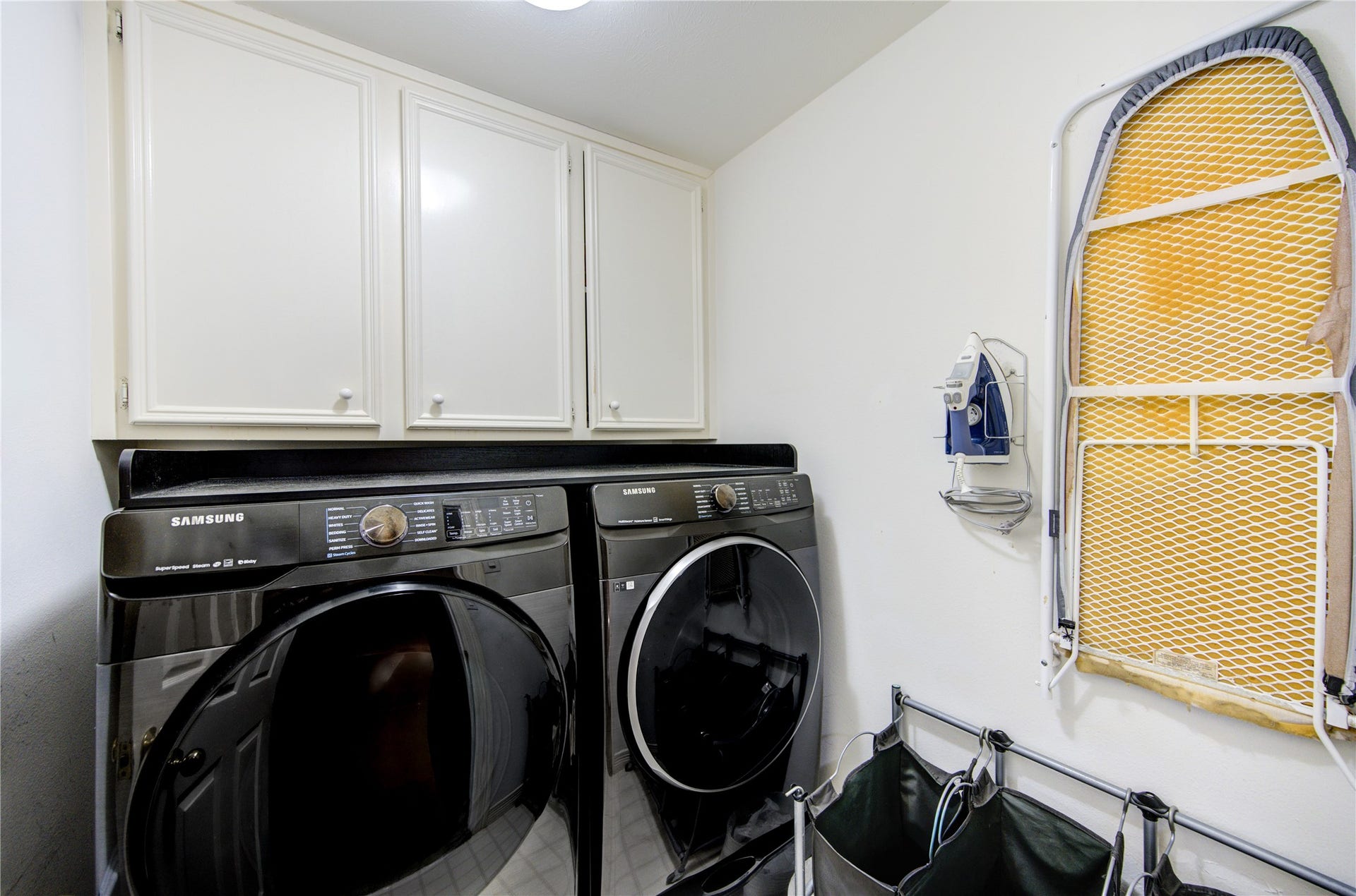 4914 Hillswick Drive, Sugar Land, TX 77479 Roomy utility room with cabinetry.
