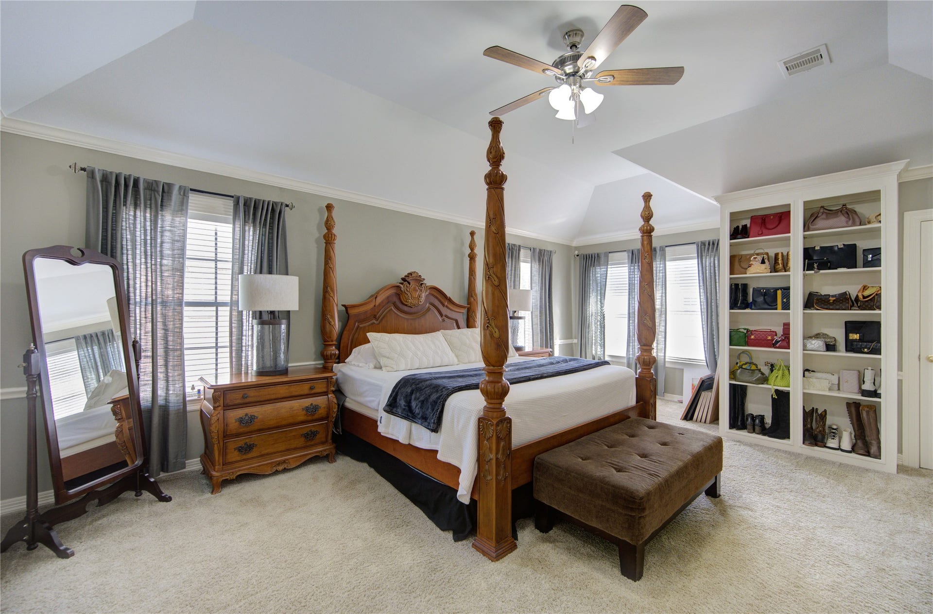 4914 Hillswick Drive, Sugar Land, TX 77479 Grand primary bedroom with built-ins & sitting area.