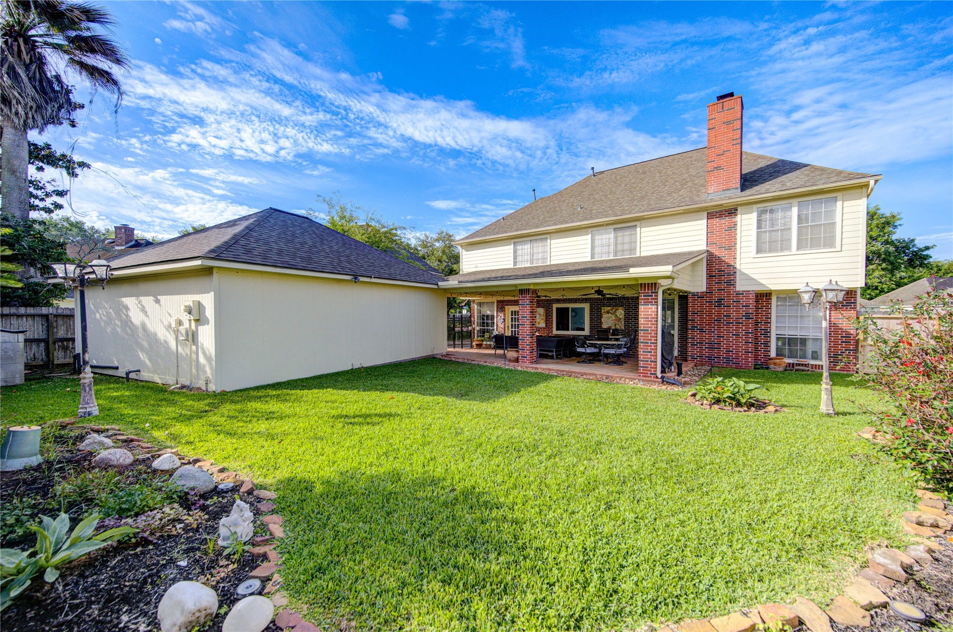 4914 Hillswick Drive, Sugar Land, TX 77479 Large back yard for kids to play or furry family members.