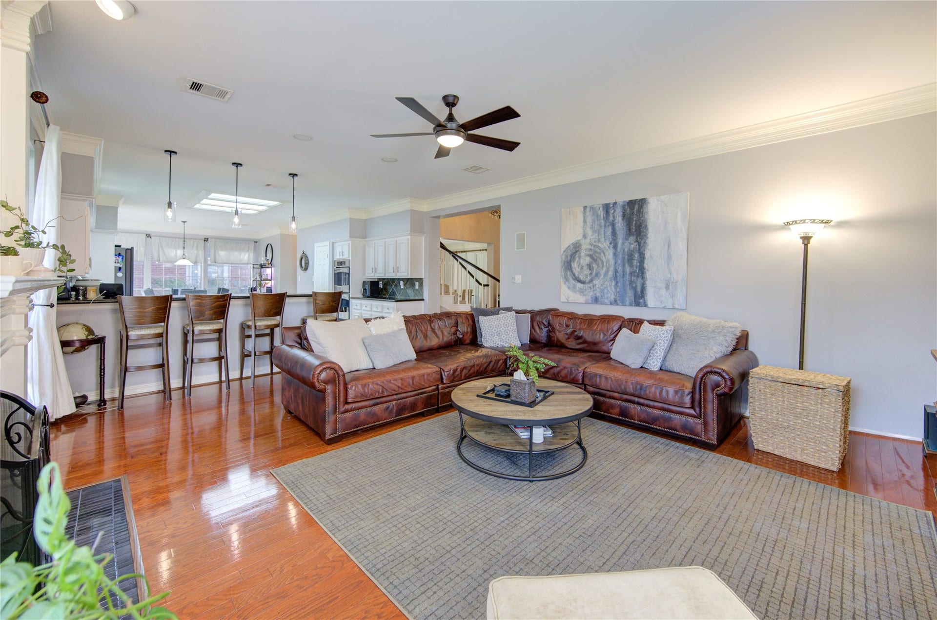 4914 Hillswick Drive, Sugar Land, TX 77479 Open floor plan for entertaining.