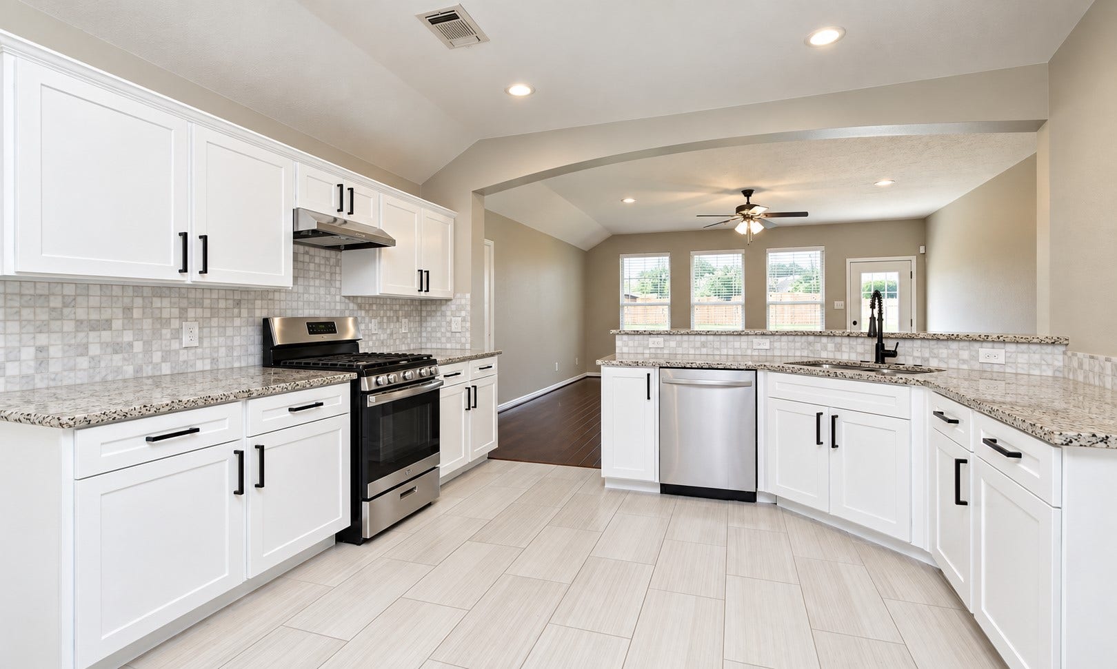 11502 Cecil Summers Way, Houston, TX 77089 kitchen