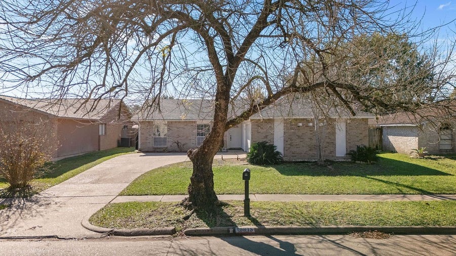 Property photo for 16915 Clan Macgregor Drive, Houston, TX