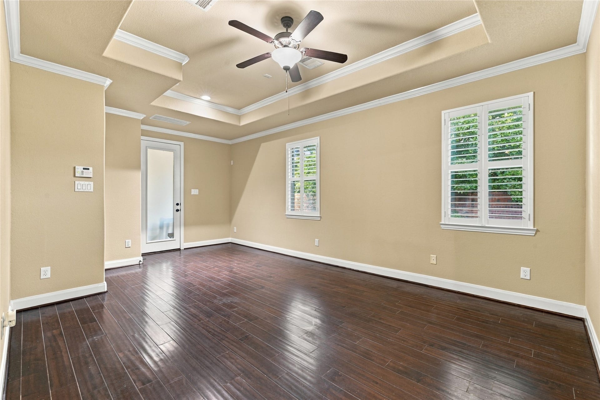 7343 Meadowcroft Boulevard, Sugar Land, TX 77479 Notice the plantation shutters throughout the home, allowing light control and privacy with ease while adding an upscale, luxurious touch!