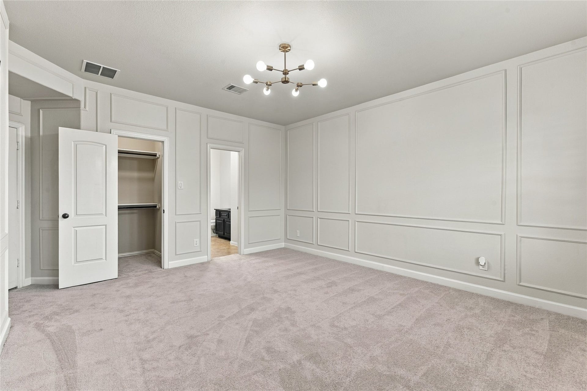 7343 Meadowcroft Boulevard, Sugar Land, TX 77479 This room features two closets and en-suite bathroom!