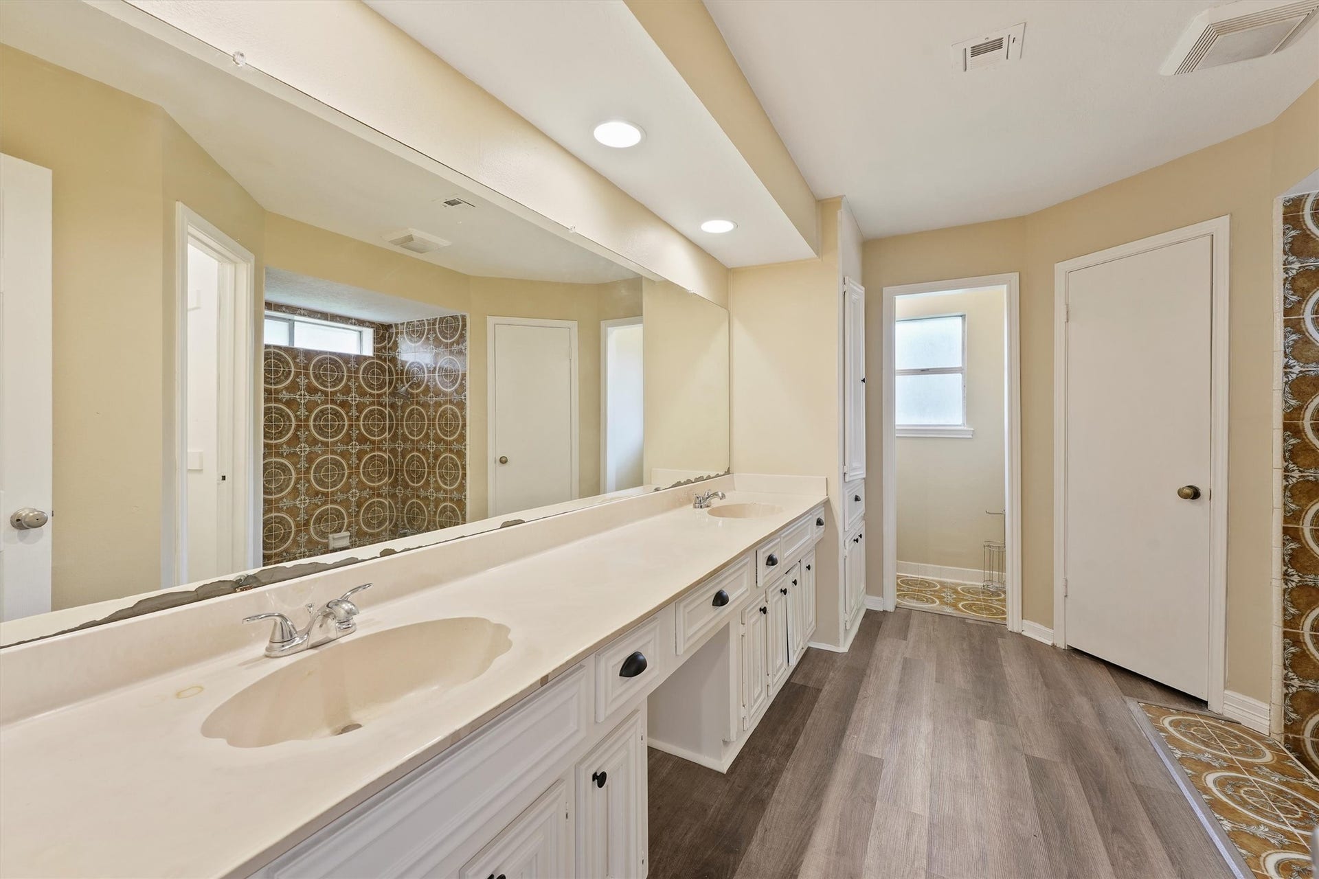 11806 Gardenglen Drive, Houston, TX 77070 11806 Gardenglen Drive, Houston, TX 77070