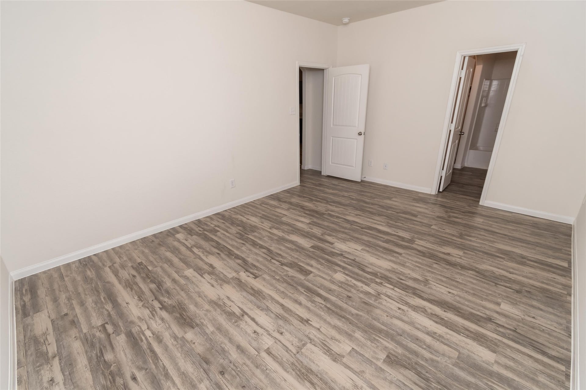 5727 Kyle Cove Drive, Katy, TX 77449 Photos may be representative of the floor plan and not the exact home. Finishes, layout, and features of the actual property for lease may vary.
