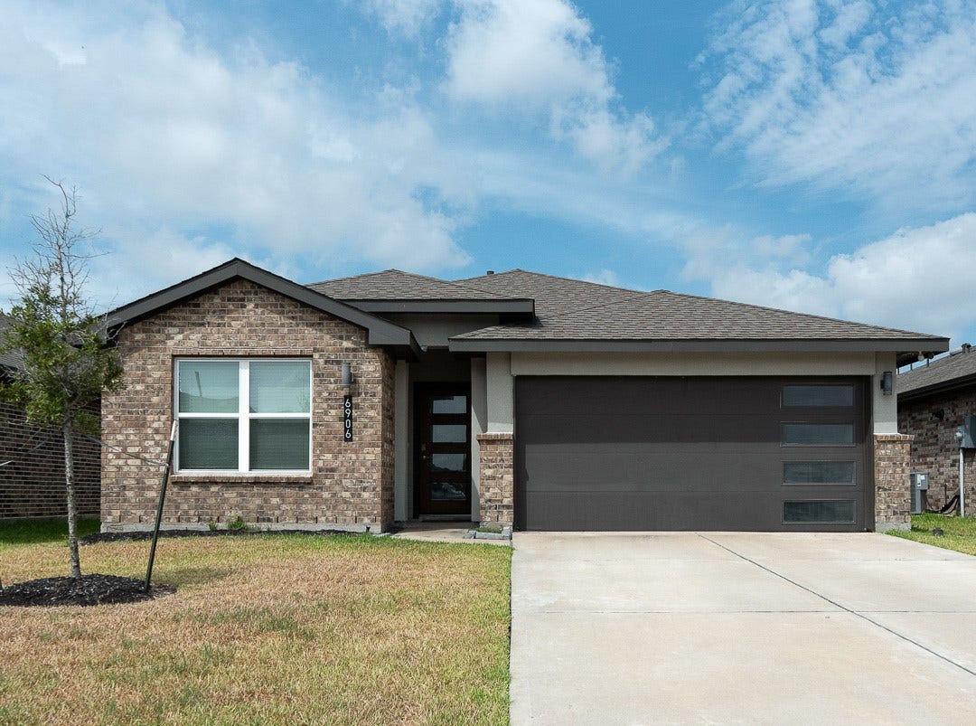 6906 Halifax Harvest Lane, Richmond, TX 77407 Discover your dream home at 6906 Halifax, featuring modern elegance and a spacious two-car garage, perfectly set for comfortable living.