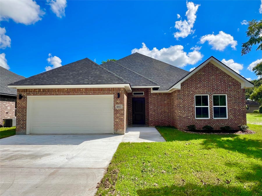 Property photo for 1007 S Anderson Street, Angleton, TX