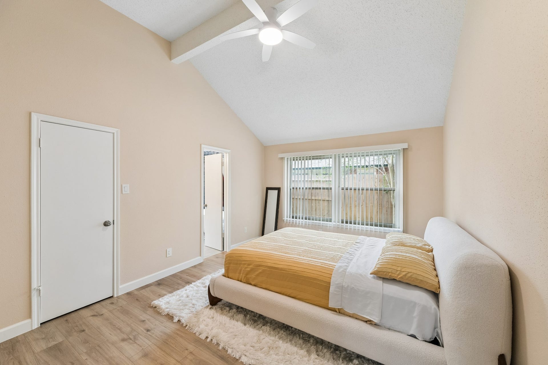 1054 Margate Drive, Pearland, TX 77584 Primary bedroom