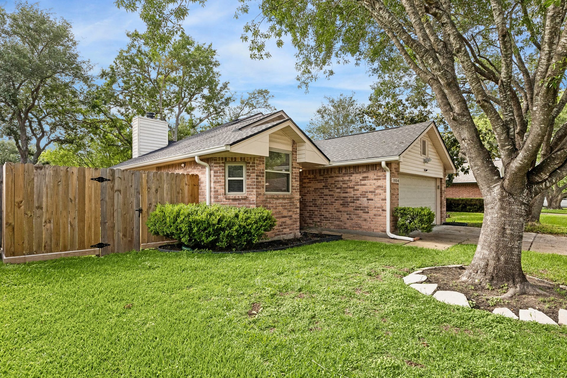 1054 Margate Drive, Pearland, TX 77584 1054 Margate Drive, Pearland, TX 77584