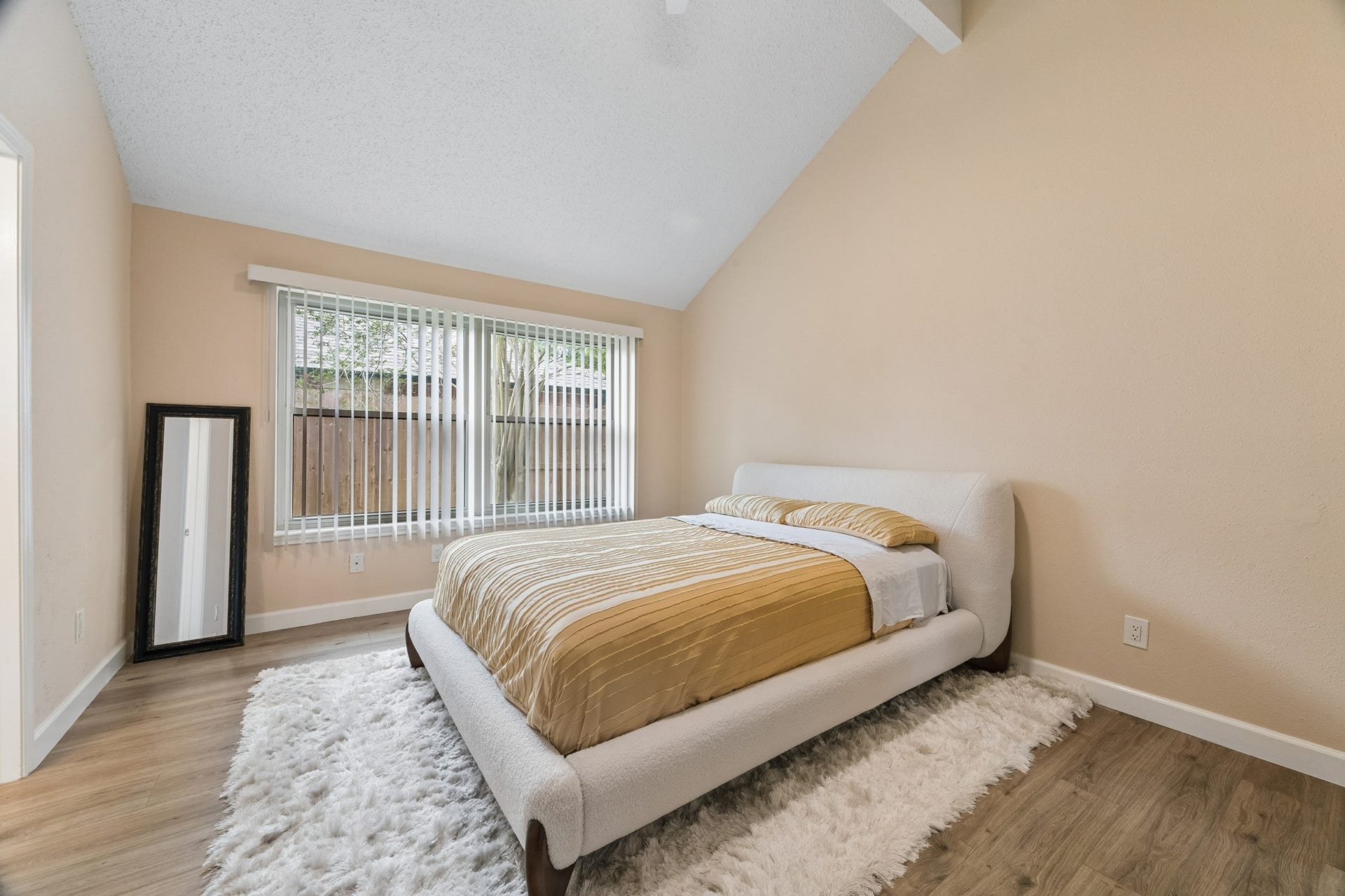 1054 Margate Drive, Pearland, TX 77584 1054 Margate Drive, Pearland, TX 77584