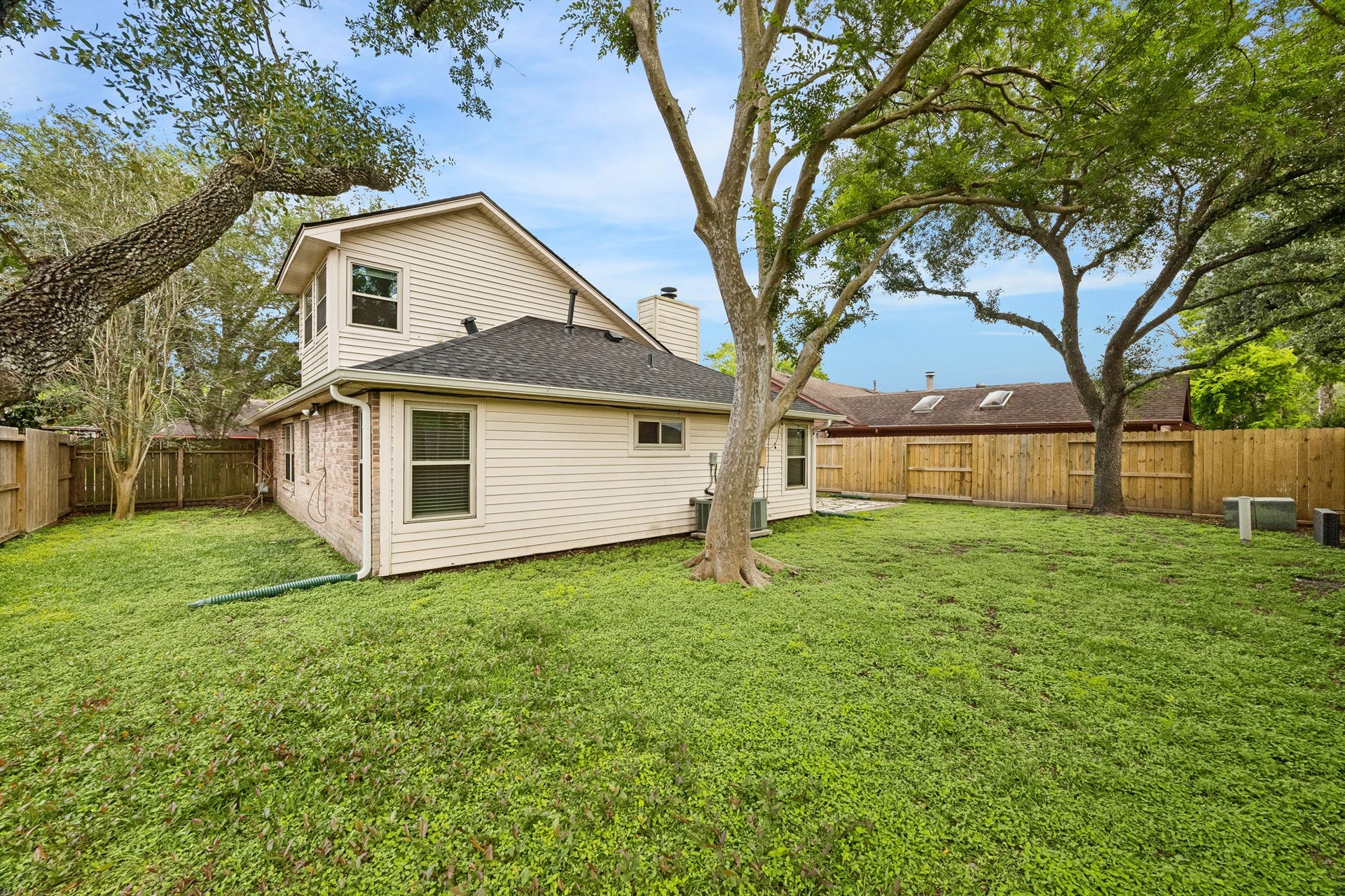 1054 Margate Drive, Pearland, TX 77584 Schedule your tour today!
