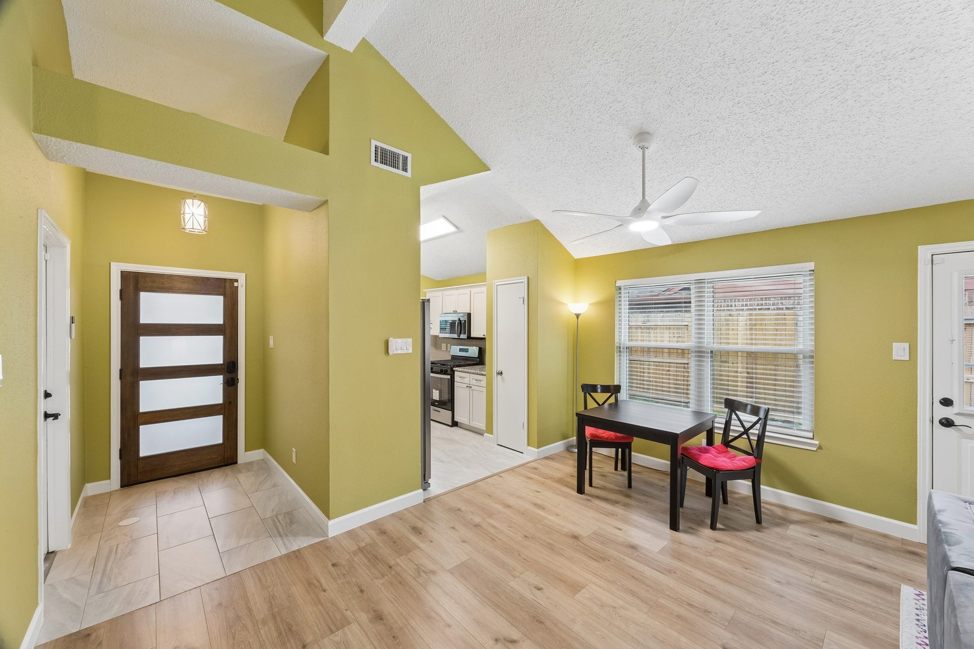 1054 Margate Drive, Pearland, TX 77584 Dining area