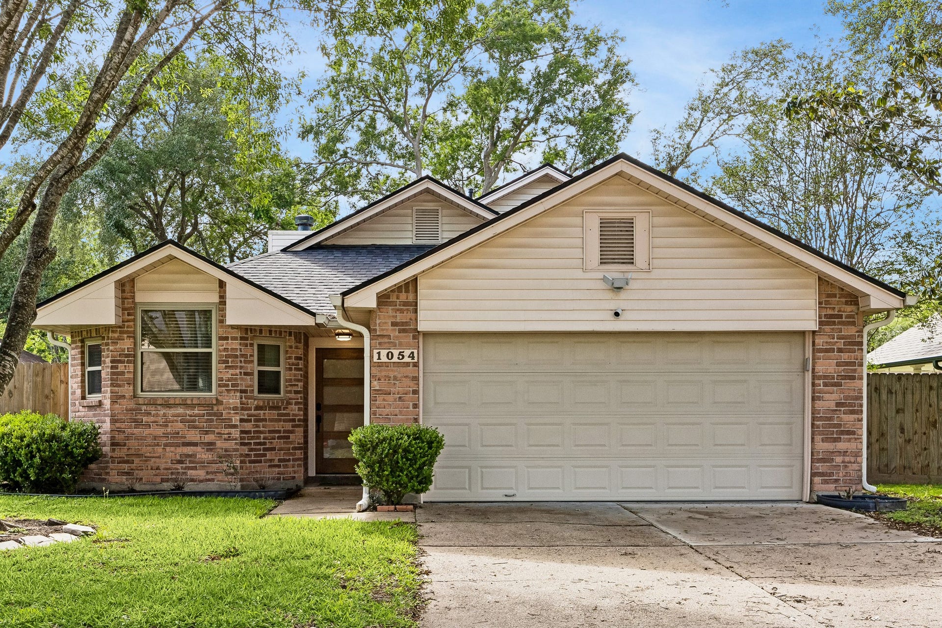 1054 Margate Drive, Pearland, TX 77584 Cute elevation