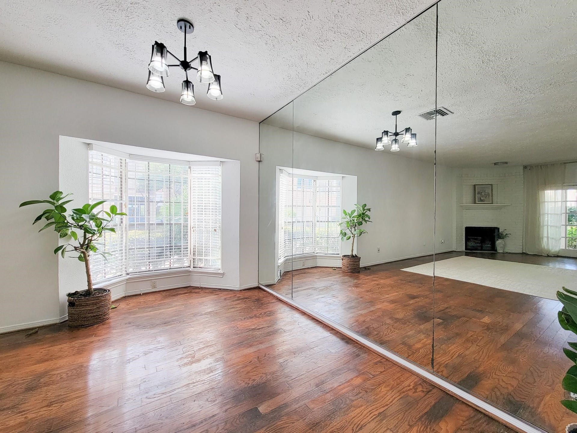 2220 Bering Drive, #12, Houston, TX 77057