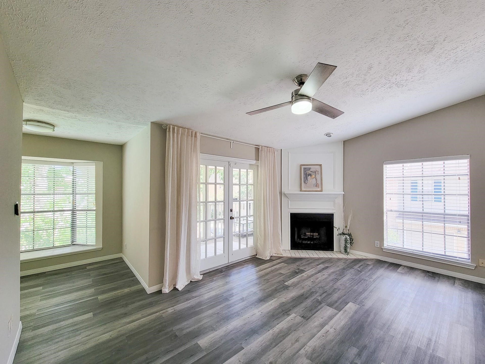 2220 Bering Drive, #12, Houston, TX 77057