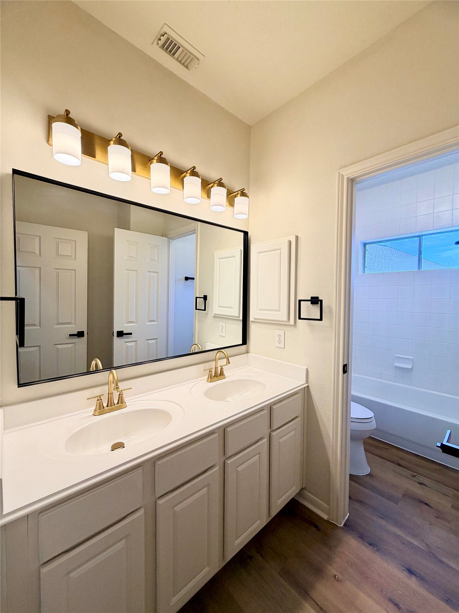 20434 Long Cypress Drive, Spring, TX 77388 Secondary Bathroom