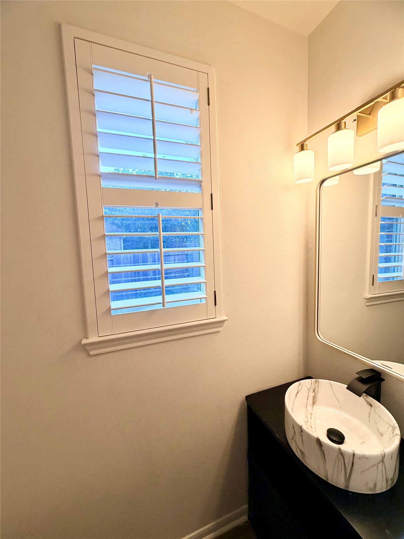 20434 Long Cypress Drive, Spring, TX 77388 Powder room between the kitchen & laundry room