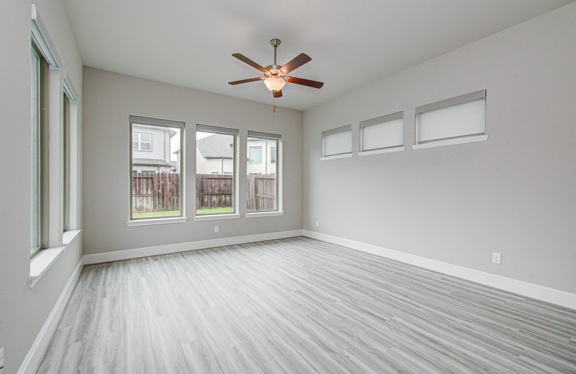 10015 Crescent Wood Drive, Missouri City, TX 77459 Flex room that can be used as a game room, den, or bonus room.