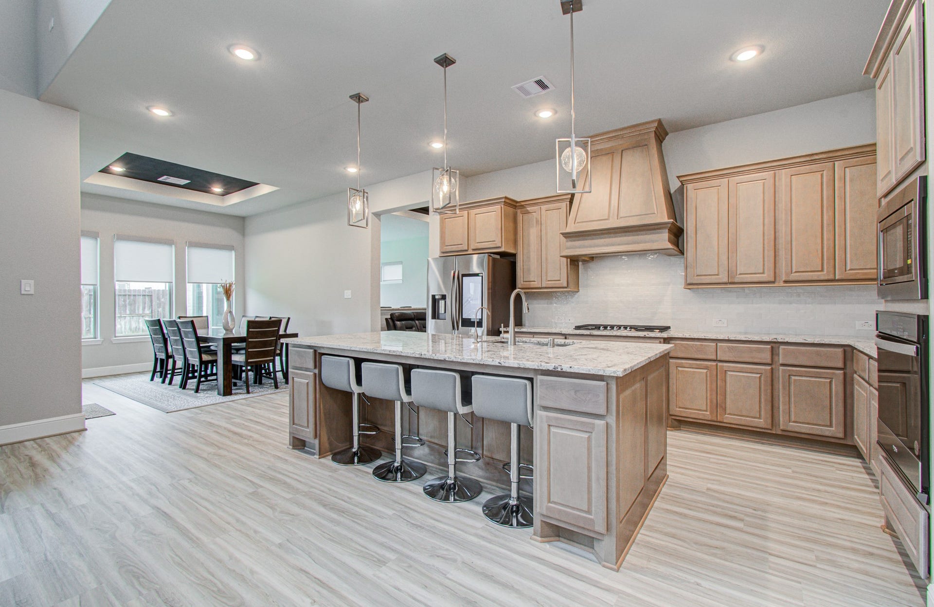 10015 Crescent Wood Drive, Missouri City, TX 77459 Chef's dream kitchen with quartz countertops, stainless steel appliances, and huge island.