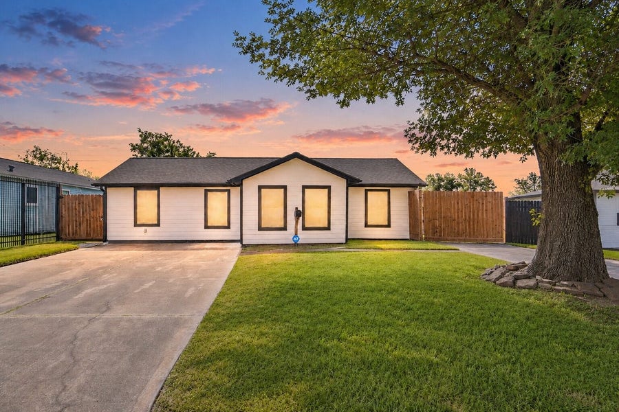 Property photo for 1206 Layton Street, Baytown, TX