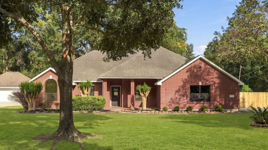 Property photo for 1002 Westwood North Drive, Magnolia, TX