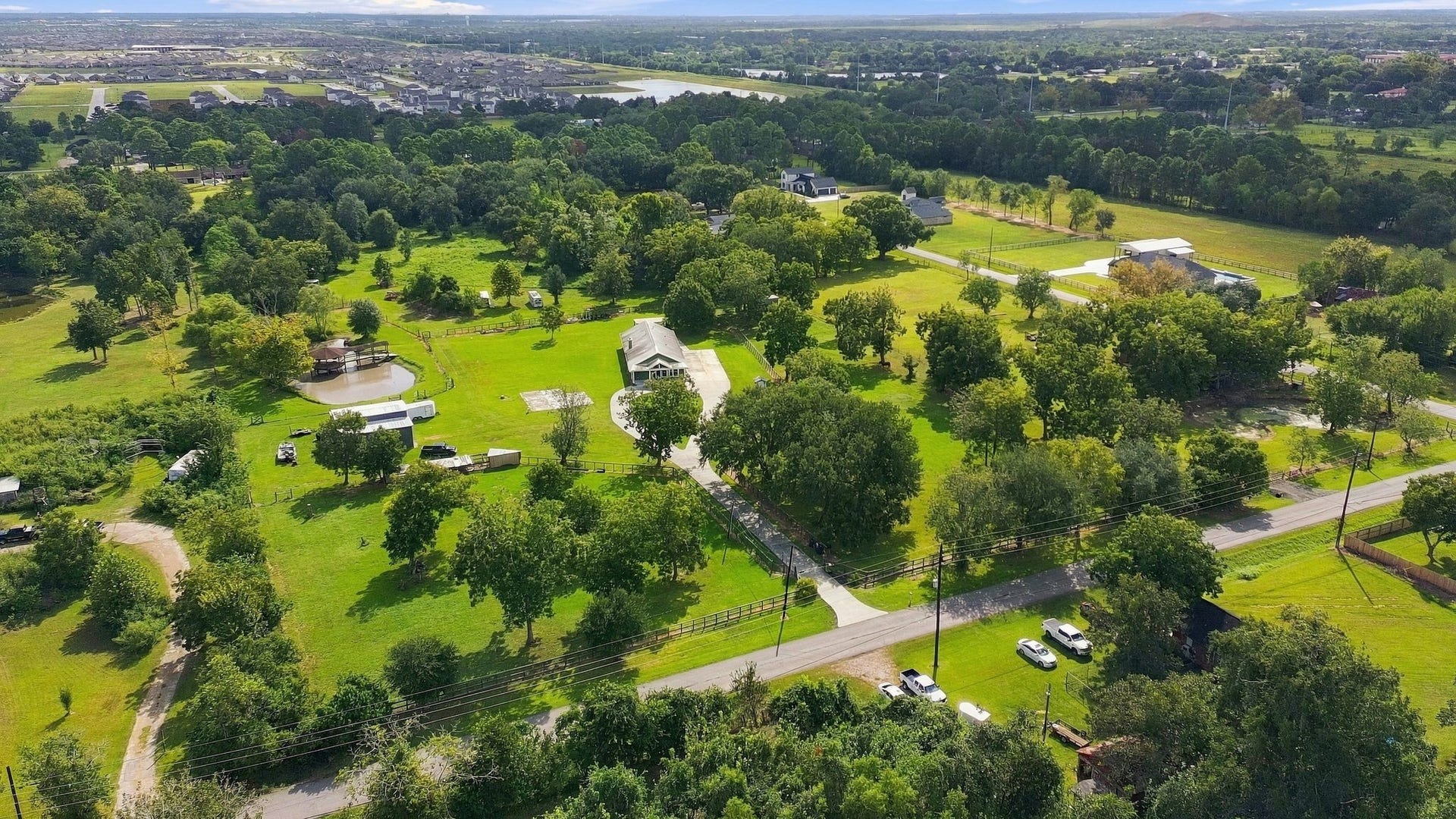 2627 Avenue L, Santa Fe, TX 77510 2627 Avenue L, Santa Fe, TX 77510