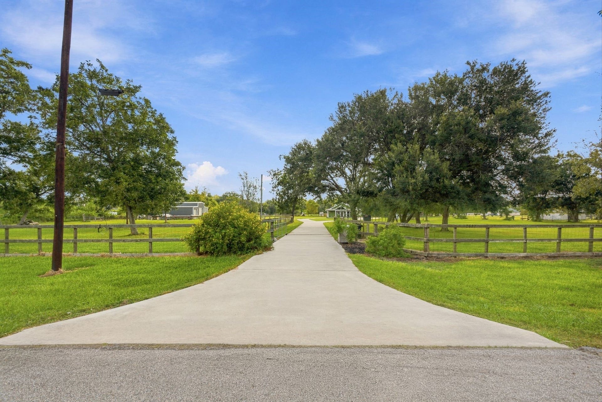 2627 Avenue L, Santa Fe, TX 77510 2627 Avenue L, Santa Fe, TX 77510