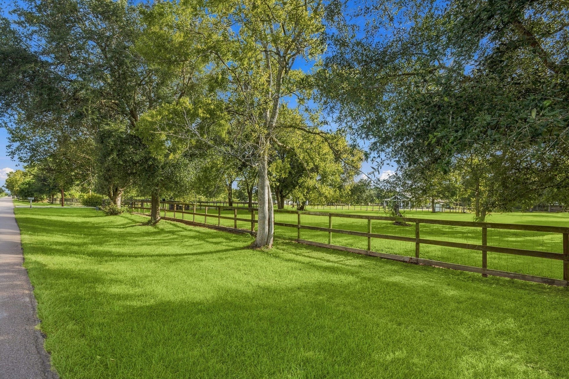 2627 Avenue L, Santa Fe, TX 77510 2627 Avenue L, Santa Fe, TX 77510