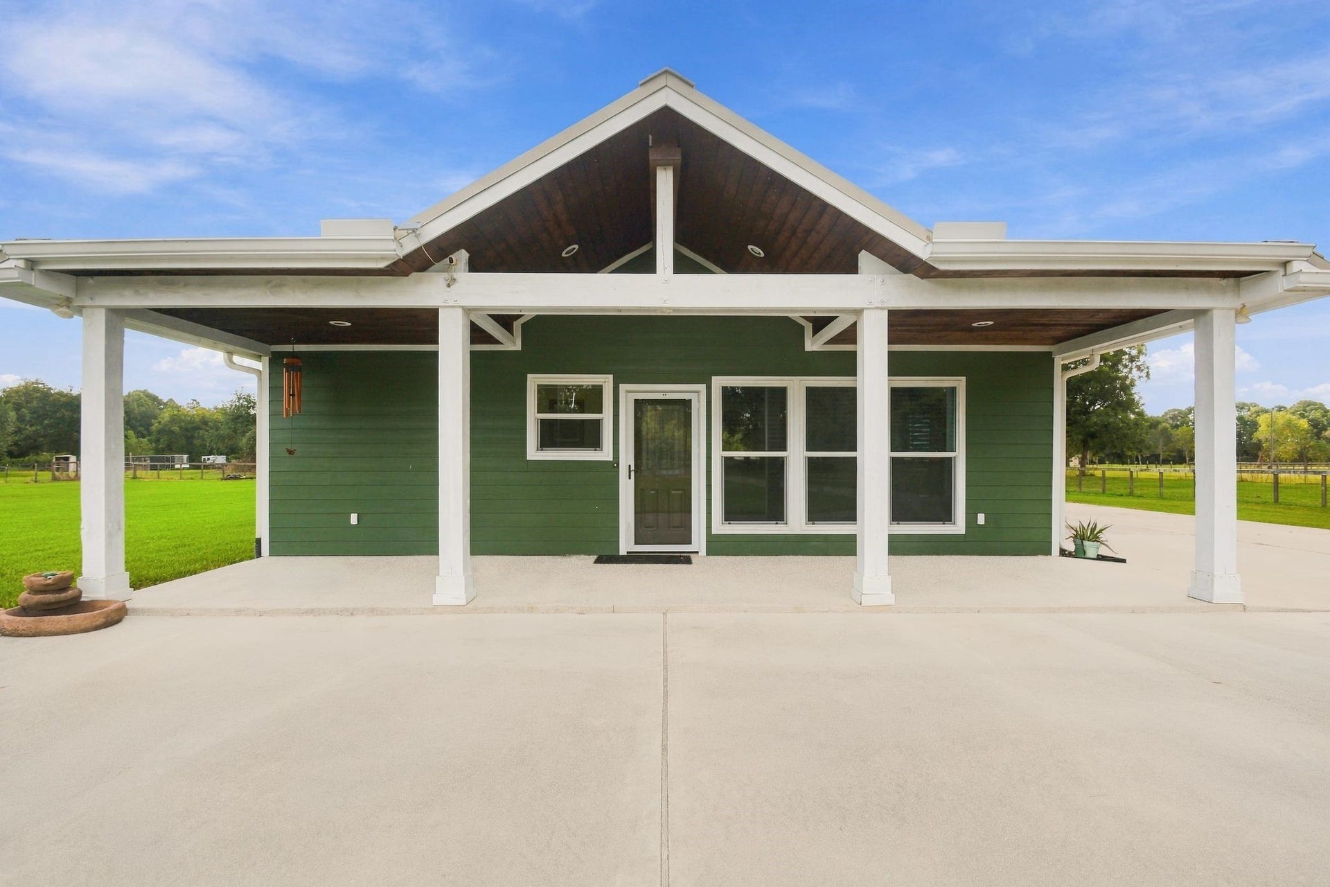 2627 Avenue L, Santa Fe, TX 77510 2627 Avenue L, Santa Fe, TX 77510