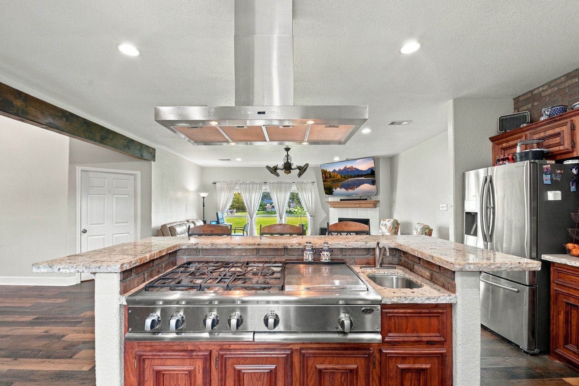 2627 Avenue L, Santa Fe, TX 77510 2627 Avenue L, Santa Fe, TX 77510