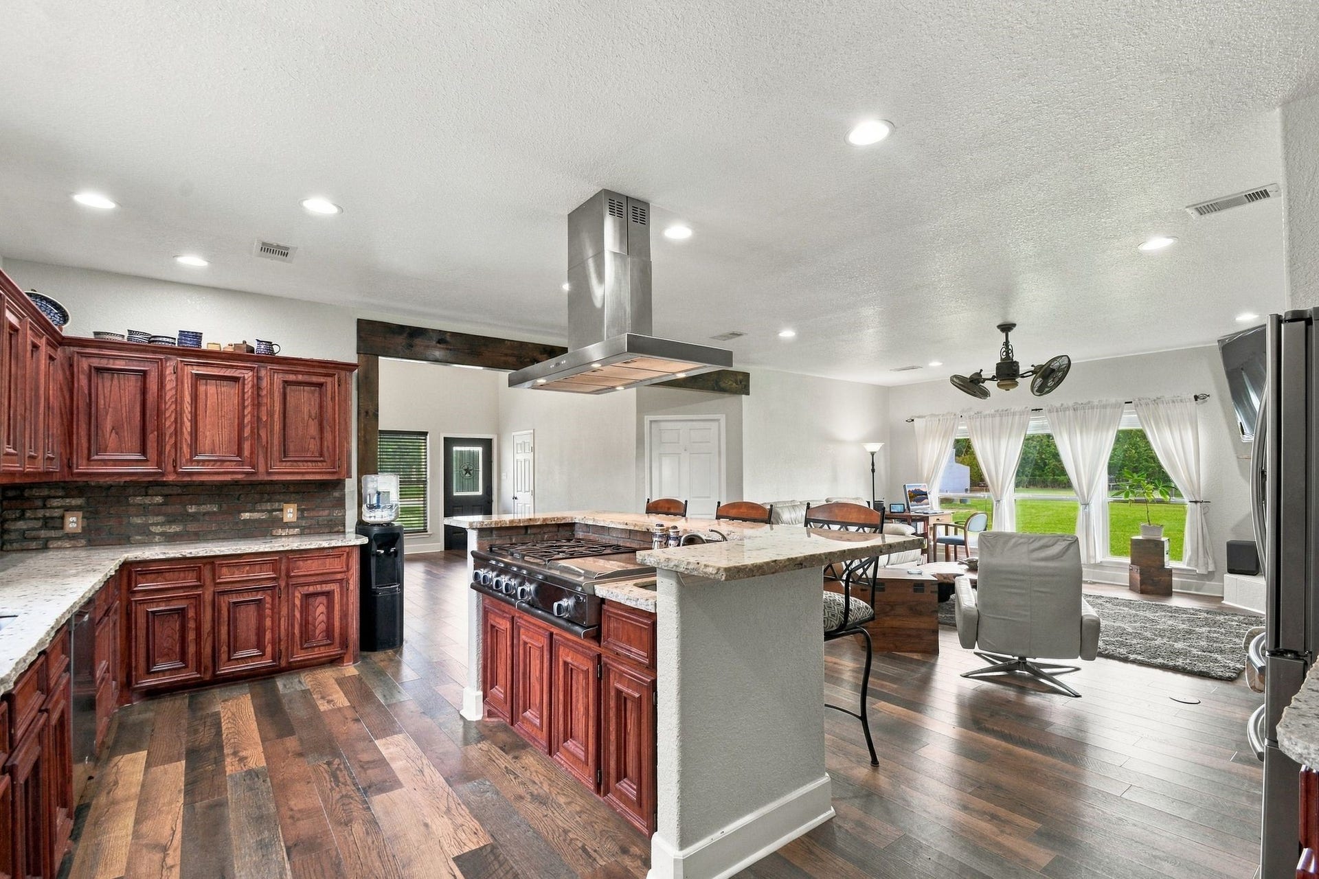 2627 Avenue L, Santa Fe, TX 77510 2627 Avenue L, Santa Fe, TX 77510