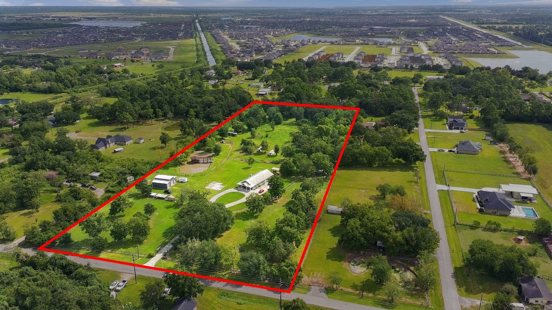 2627 Avenue L, Santa Fe, TX 77510 2627 Avenue L, Santa Fe, TX 77510