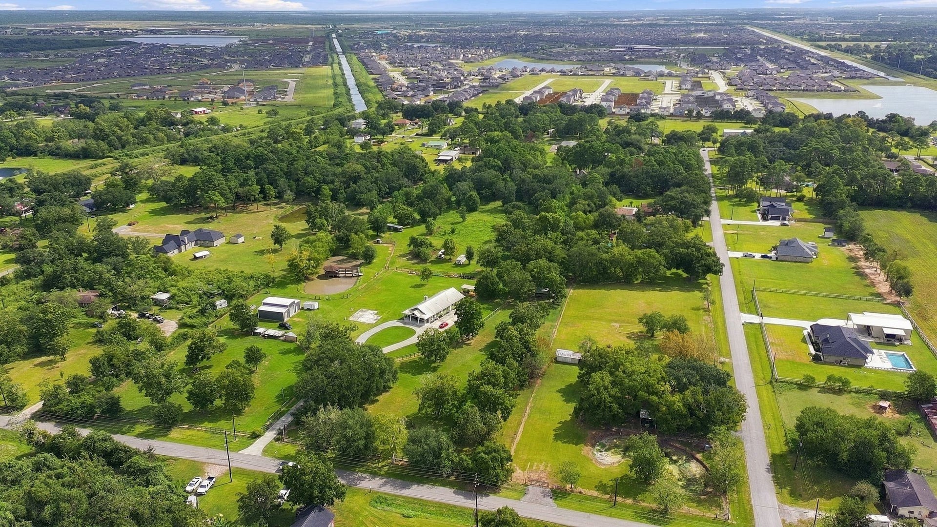 2627 Avenue L, Santa Fe, TX 77510 2627 Avenue L, Santa Fe, TX 77510