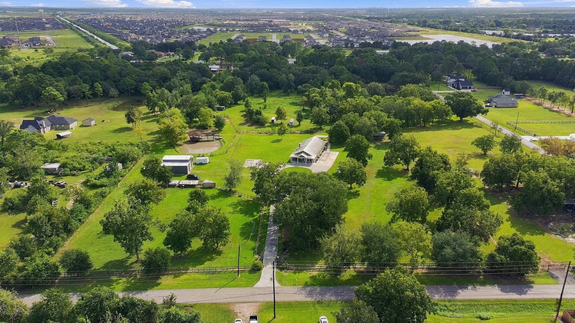 2627 Avenue L, Santa Fe, TX 77510 2627 Avenue L, Santa Fe, TX 77510